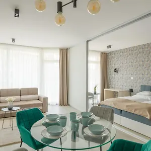 Parizs Garden Hotel Debreţin