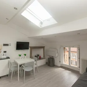 https://amazing-and-new-penthouse-in-city-center.it-lombardy.com